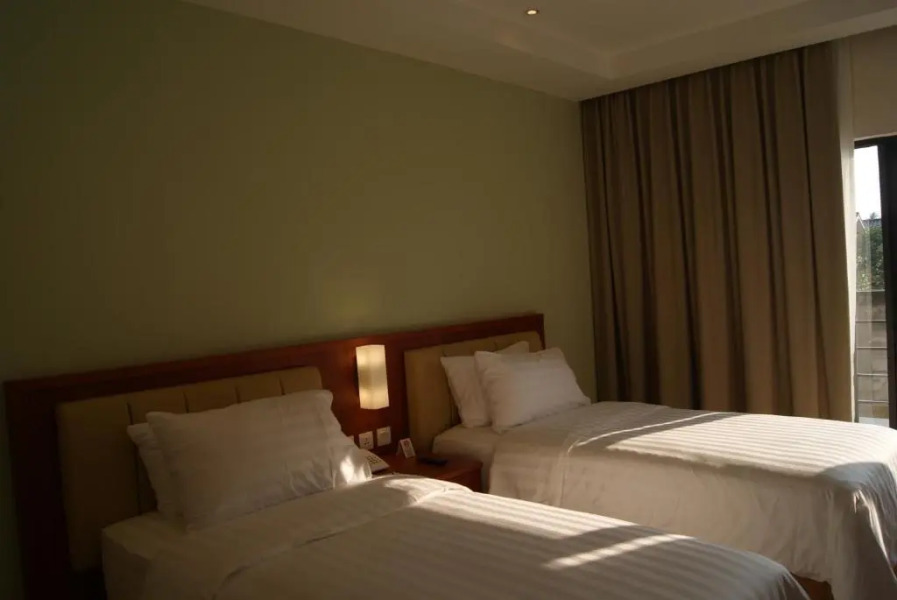 Thong's Inn - KNO Kualanamu Transit Hotel