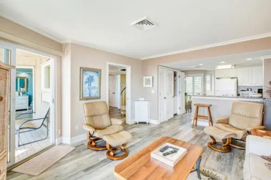 Port O'Call B 302 by RedAwning