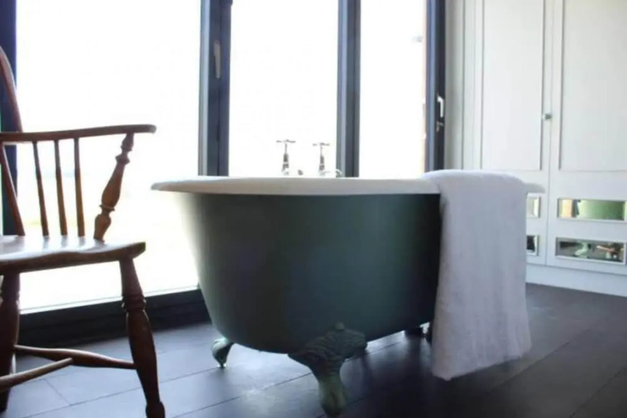 Rustic 1-bed Holiday Home in Suffolk Countryside