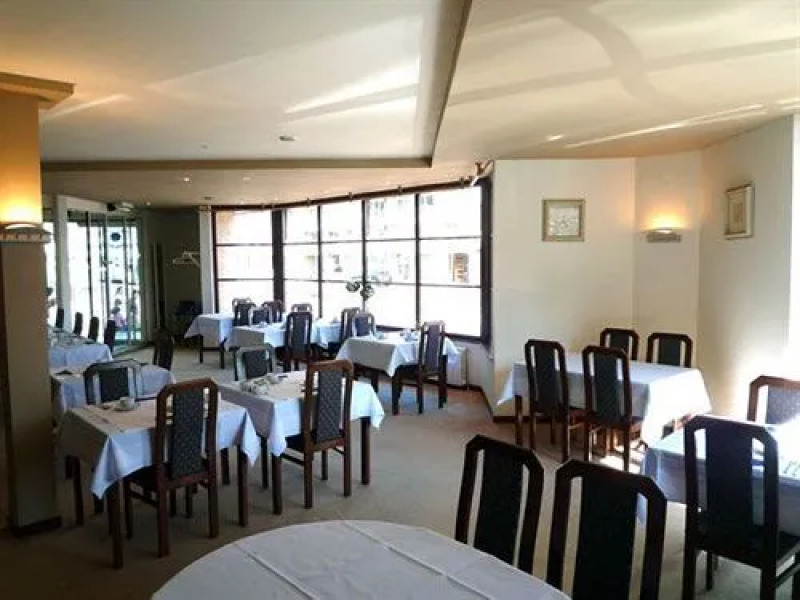 Zeeparel Budget Hotel