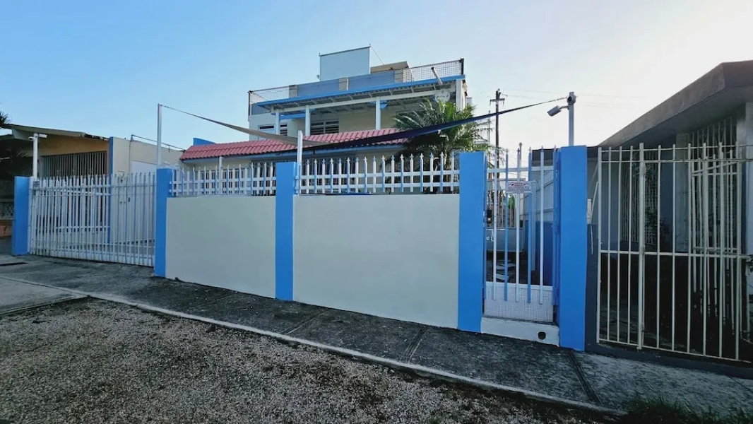 Cozy and Modern Apartment Black & White With Jacuzzi on Terrace