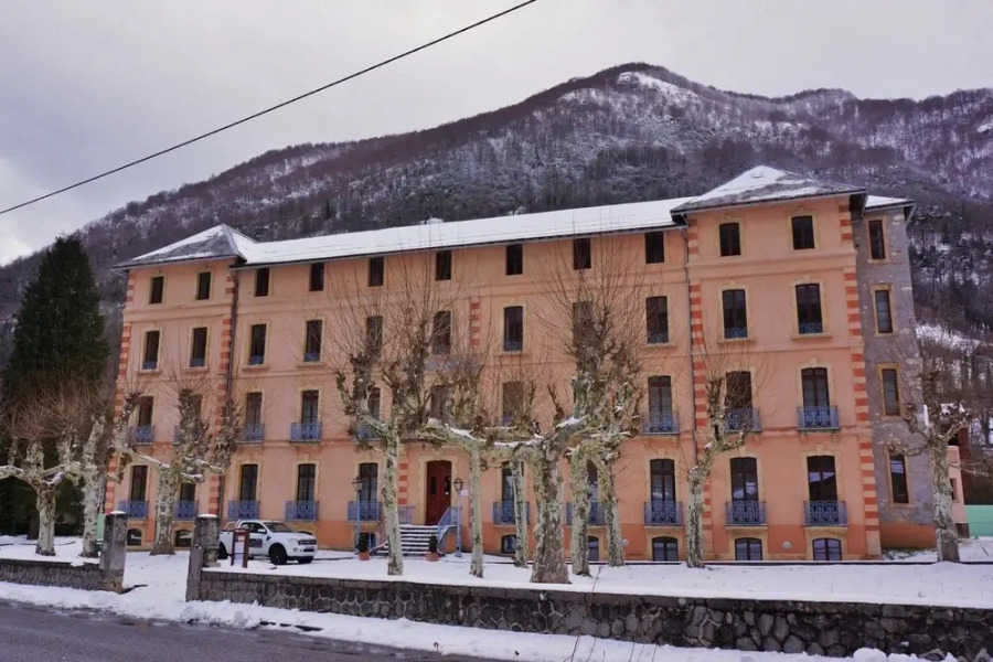 Logement n103 4pers face aux Thermes