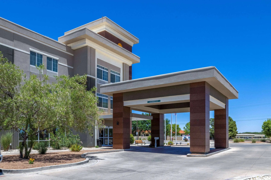 La Quinta Inn & Suites by Wyndham Artesia