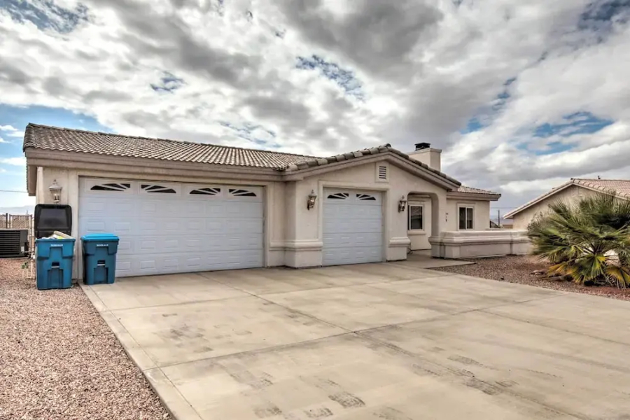 Pool & Yard: Pet-friendly Lake Havasu Home