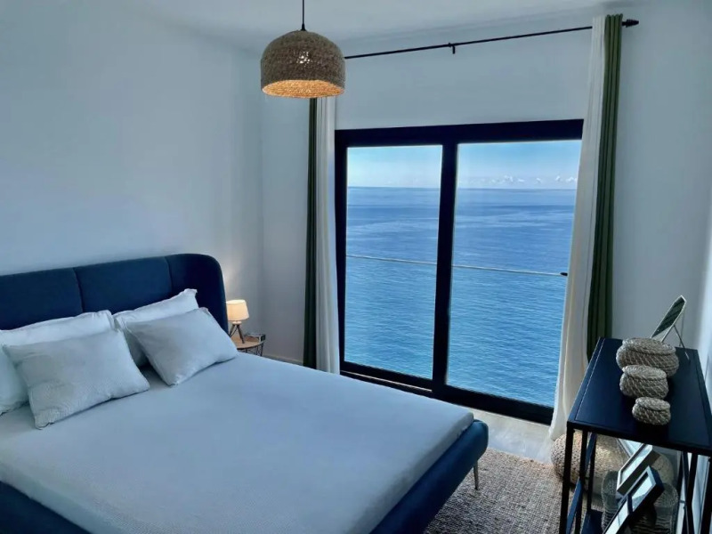 Ocean Cliff Apartment