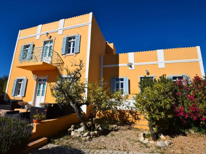Delightful, Authentic Quinta with Swimming Pool near Beach & Towns