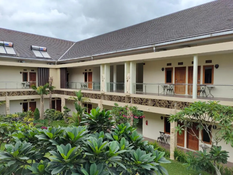 Dreamland Hotel And Lounge