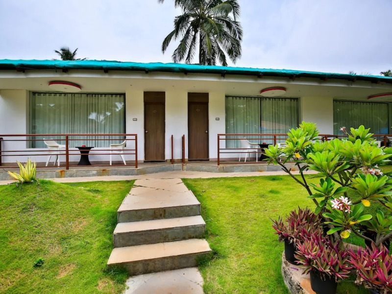 OYO 5608 Boomerang Beach Resort