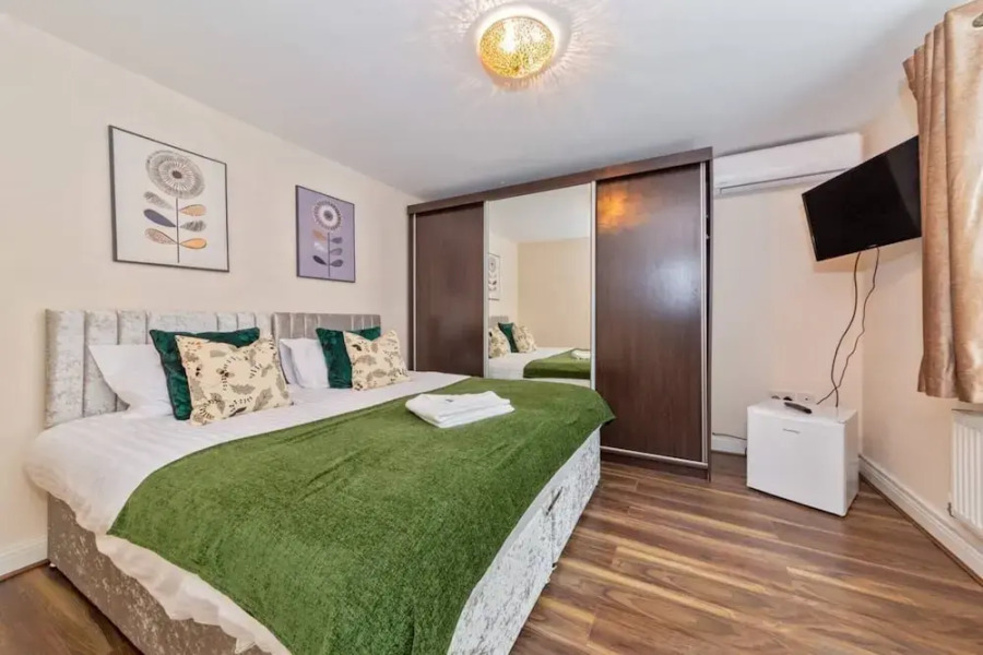 Large 5BR Home in Bedford Ideal for big Groups