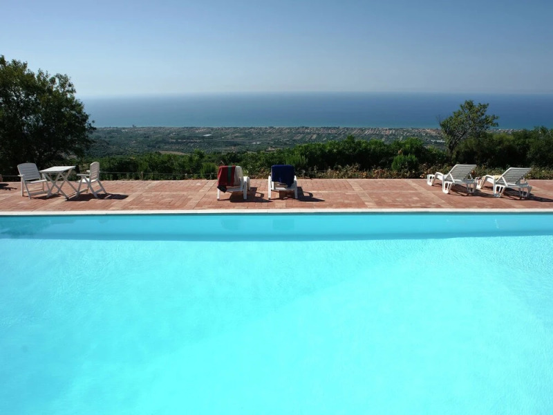 Sea Swimming Pool Garden Horse-riding Barbecue Terrace