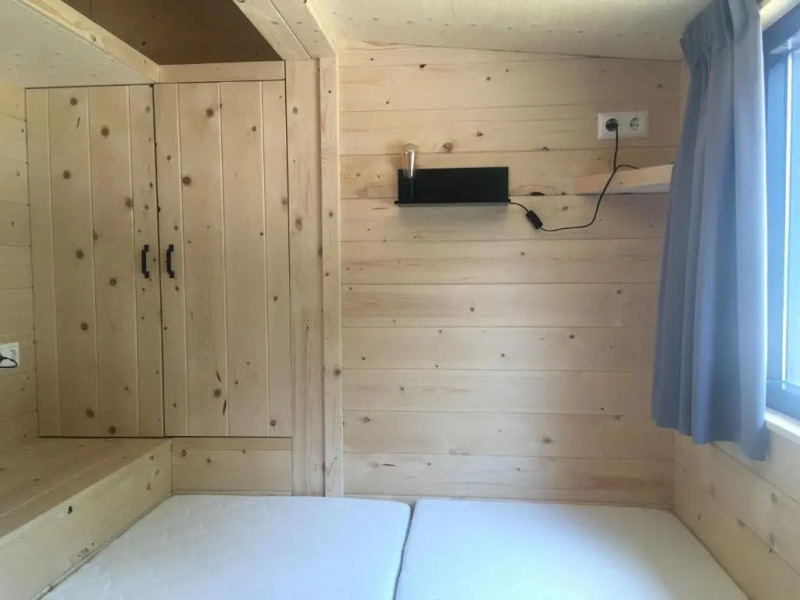 Fraai Tiny House aan het veluwemeer met uitzicht & veranda