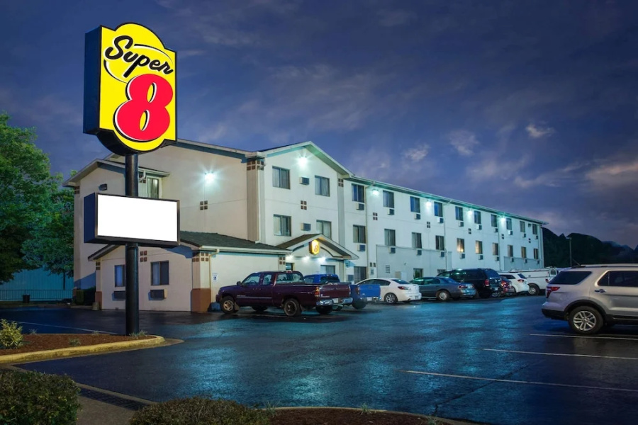 Super 8 Hot Springs