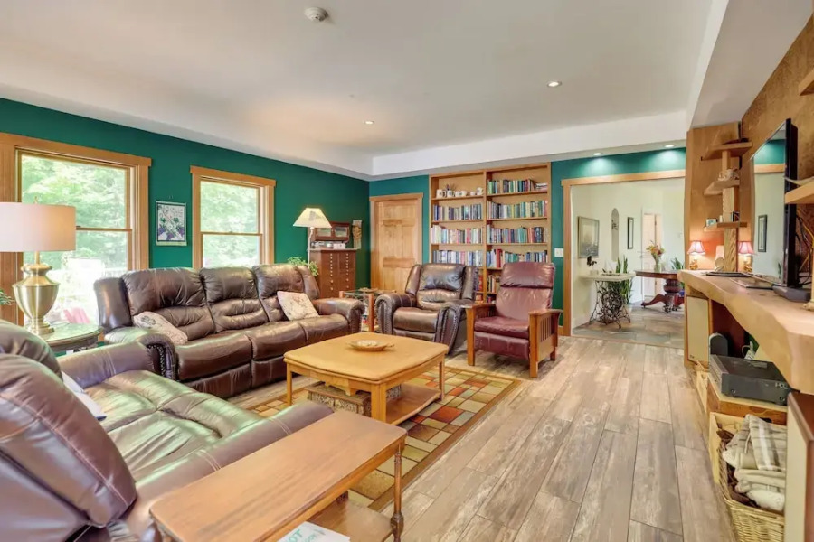 'lockes Glen' - Lakefront Geneva Getaway w/ Dock!