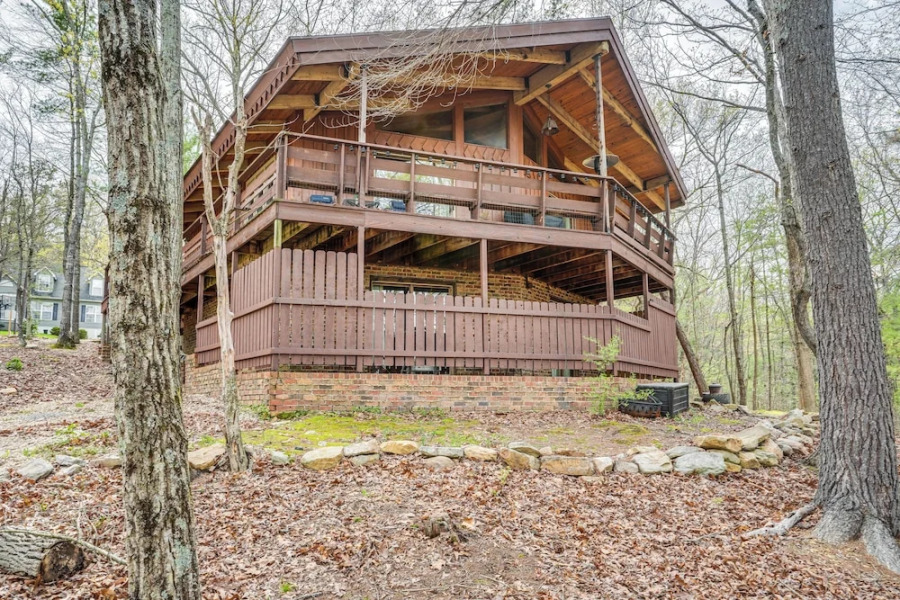 Treehouse-style Cabin, 1 Mi to Massanutten Resort