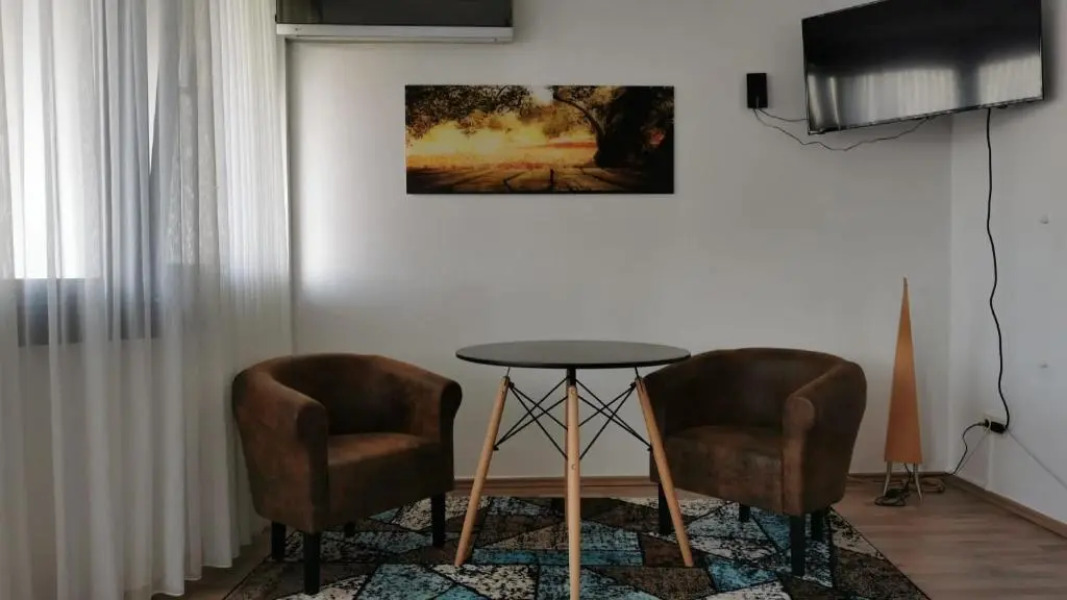 1 Person - Single - Appartement -Zentral gelegen in Leverkusen Wiesdorf - Friedrich Ebert Platz 5a , 4te Etage mit Aufzug-und mit Balkon