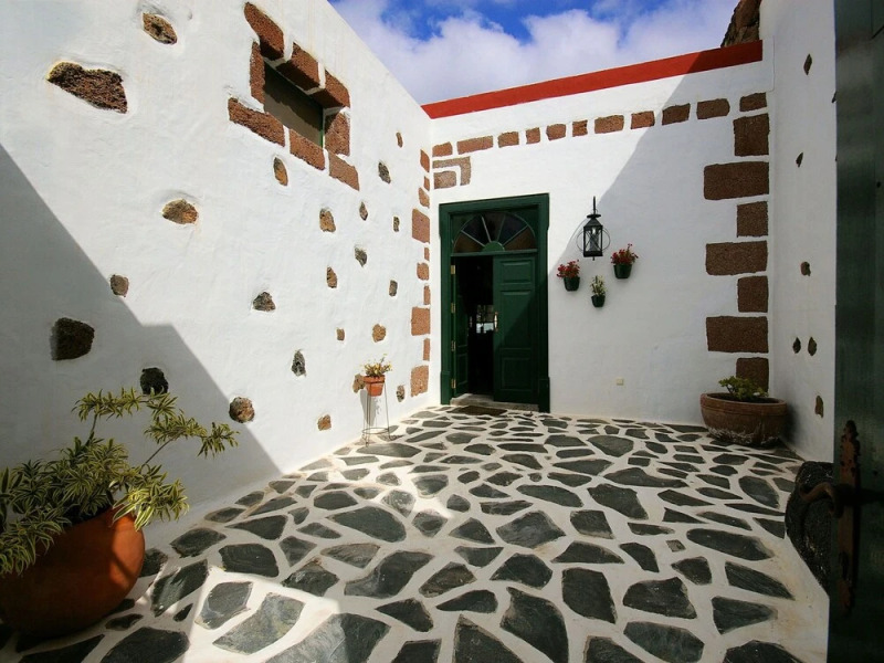 Comfortable Villa in Haría With Swimming Pool