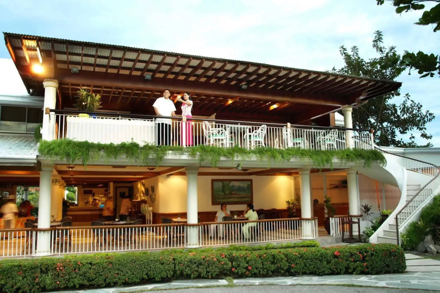 Almont Inland Resort