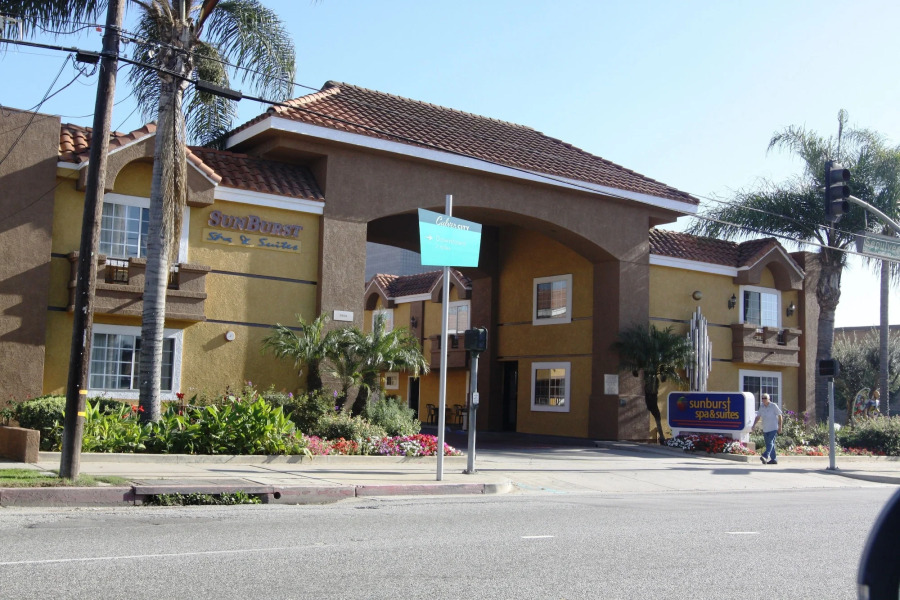 Sunburst Spa & Suites Motel