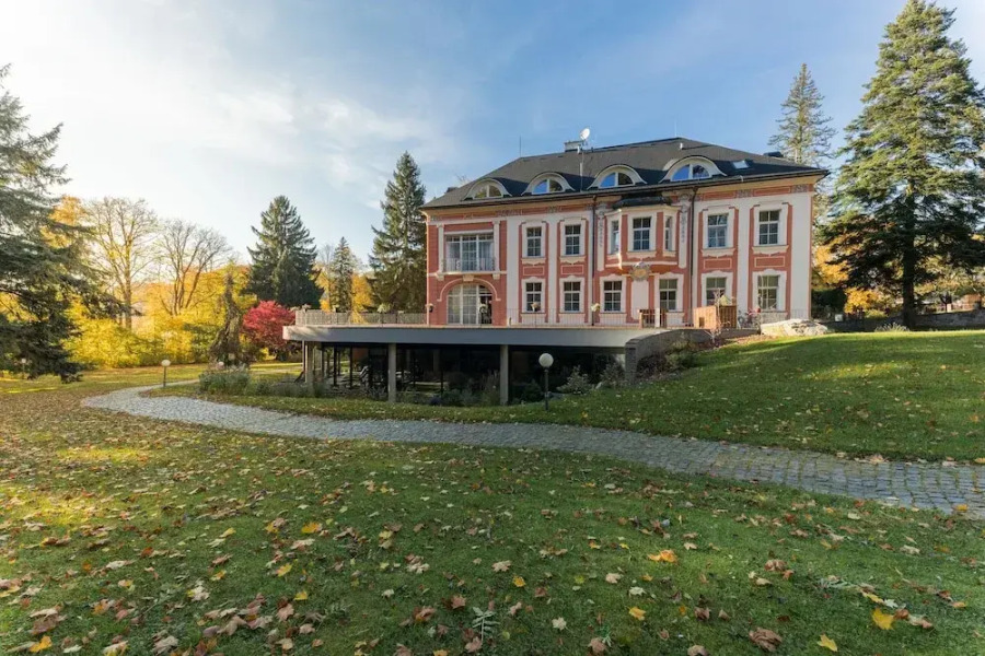Wellness & Spa hotel Villa Regenhart