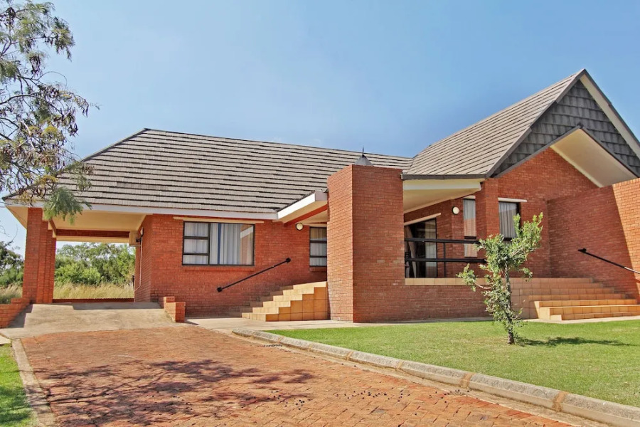 Monateng Safari Lodge