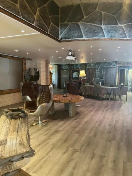 Ellivuori Rooms suurempi hotellihuone 24m2 järvinäköalalla Hyvä varustelu