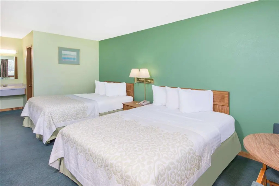 Days Inn by Wyndham Mountain Grove