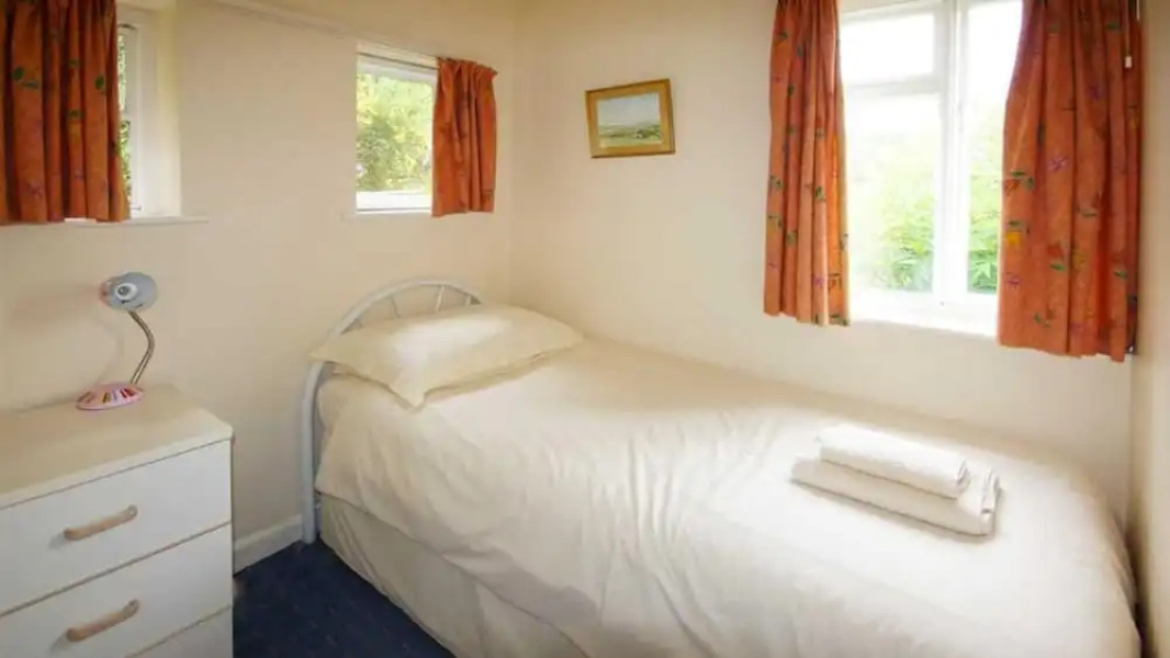 Eryl cottage in Rowen