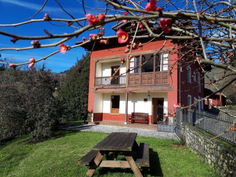 House With 5 Bedrooms in San Román de Villa, With Terrace