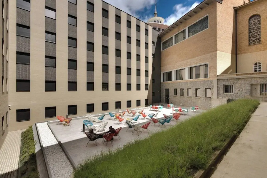 Livensa Living Pamplona Albergue Juvenil