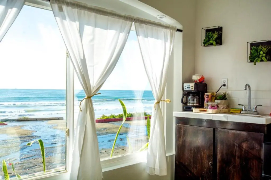 BEACHFRONT Escape - Cozy Studio