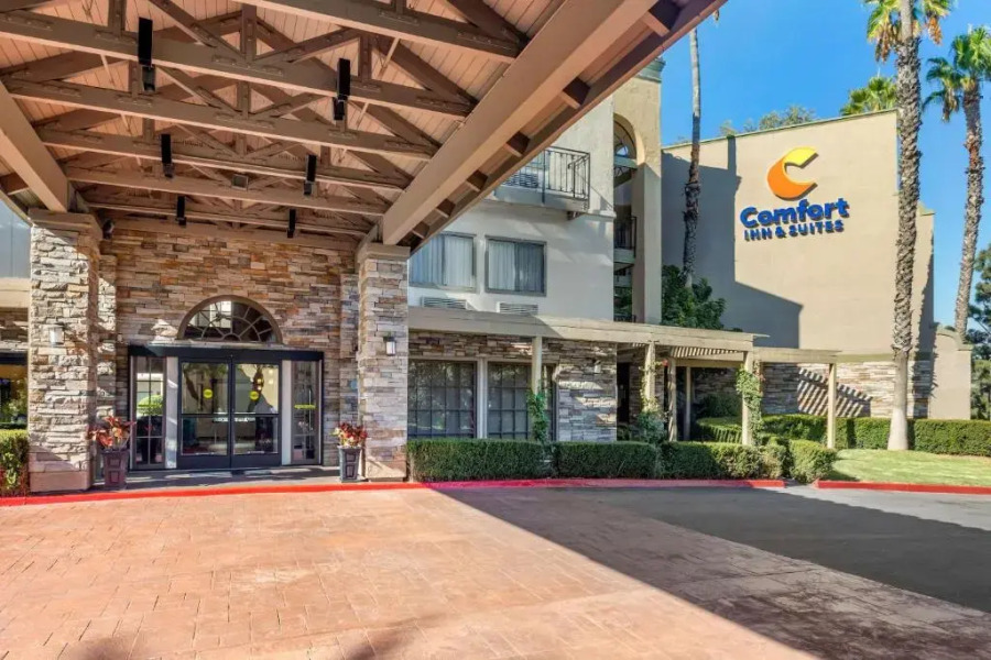 Clarion Inn & Suites Orange County John Wayne Airport