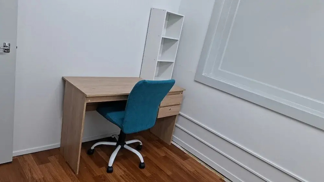 1 Double 2 single 2 Sofa Beds Suite 4