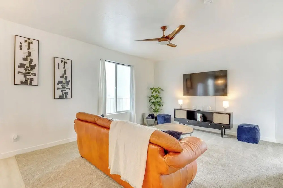 4 Mi to Zions Bank Stadium: Sleek Herriman Retreat