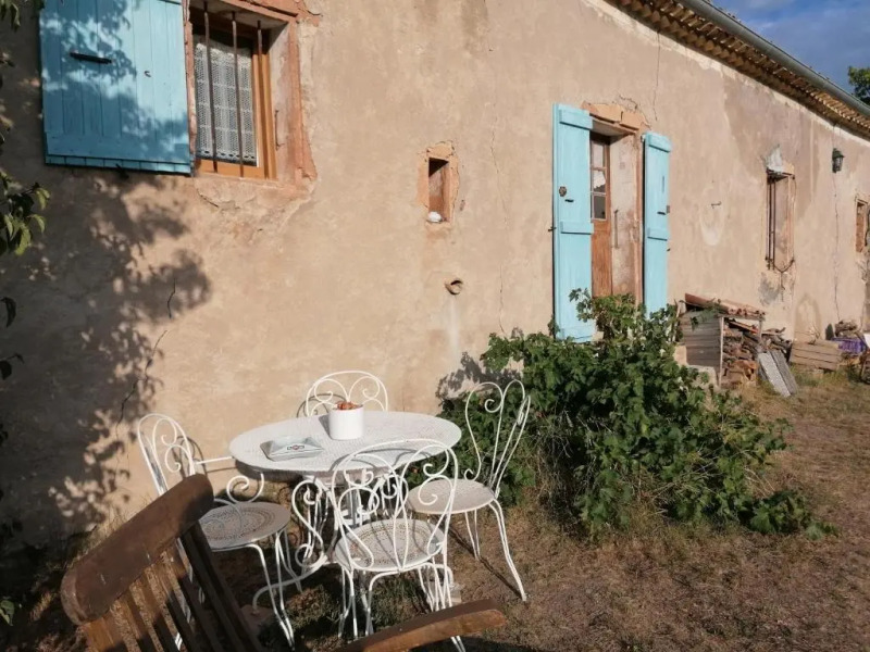 Chambre et pièce à vivre indépendantes