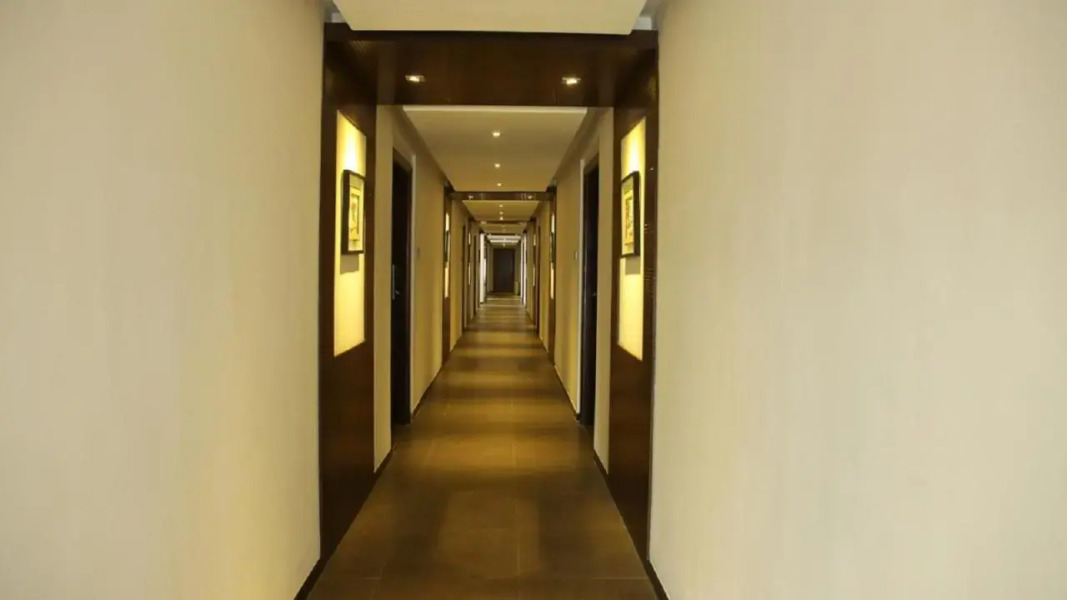 Vits By Spree Hotels Le Pebble