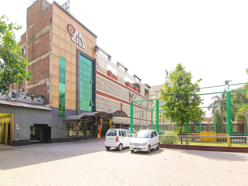 Capital O 8823 City Club