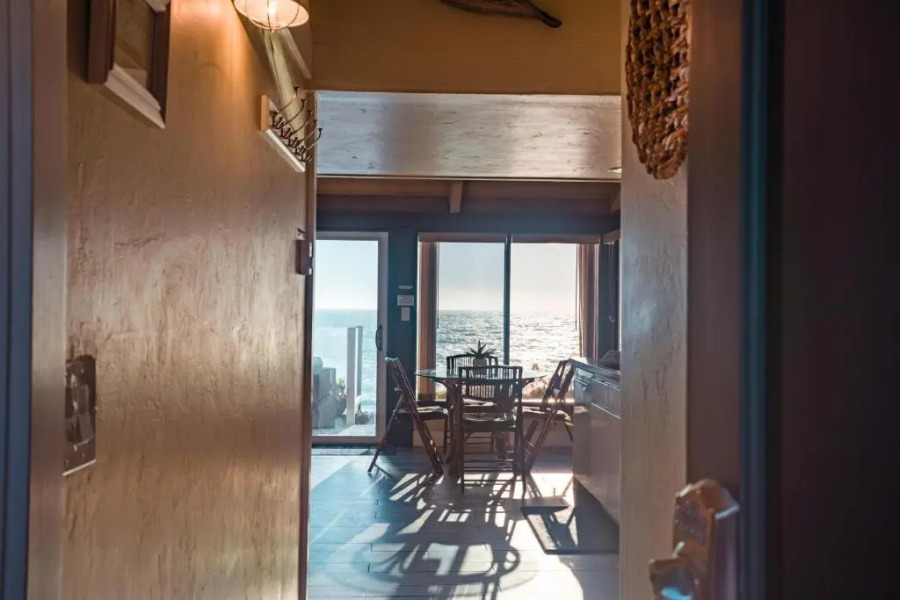 Seamist Beach Cottage, Private Beach & Ocean views