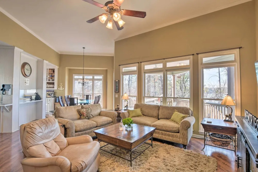 Lavonia Lake House w/ Private Dock & Bonfire!