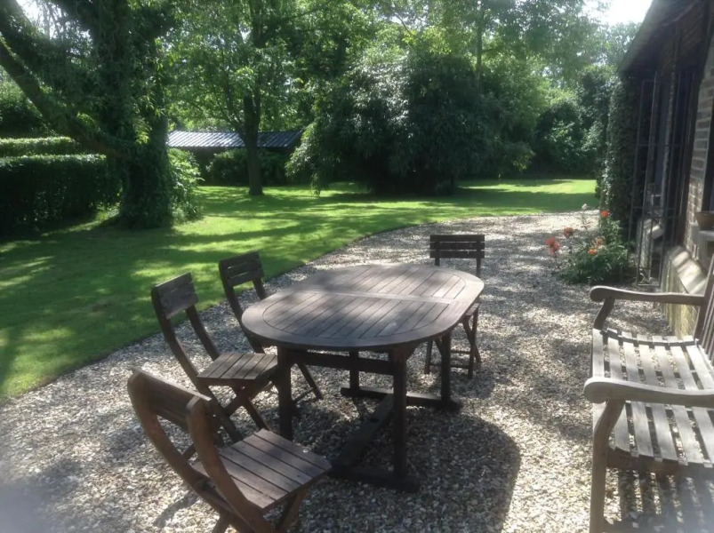 Charmante Petite Maison dans le Jardin