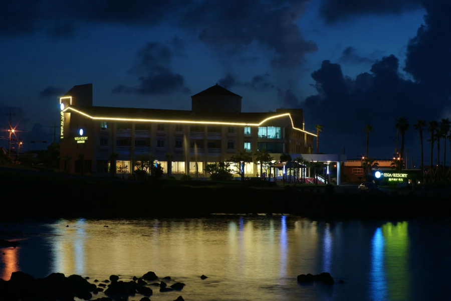 Mega Resort