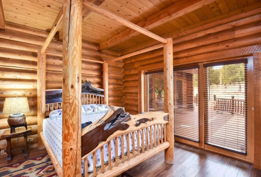 FlagRanch - 4 Br cabin by RedAwning