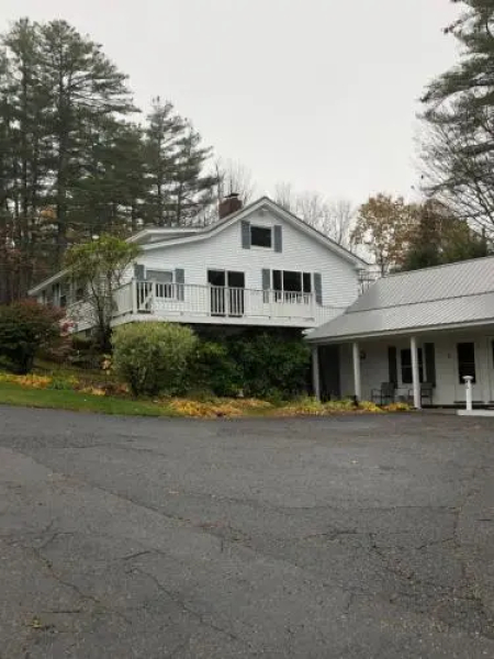 Grady'S West Shore Motel