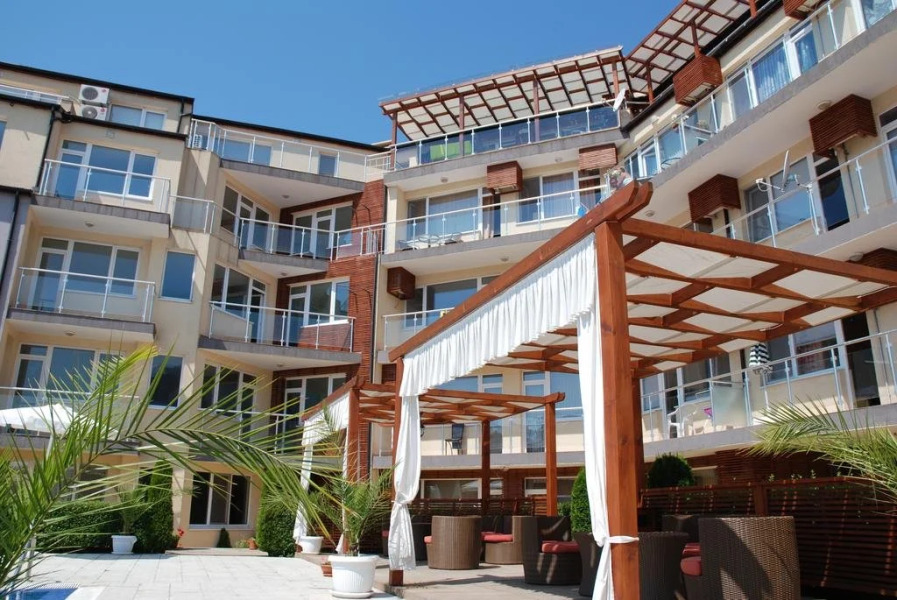 Sunny House Family Complex