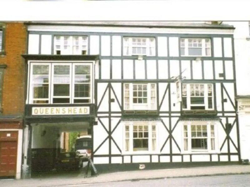 The Queens Head Hotel