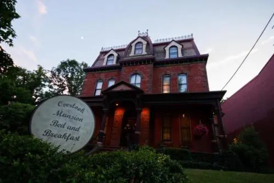 Overlook Mansion Bed and Breakfast