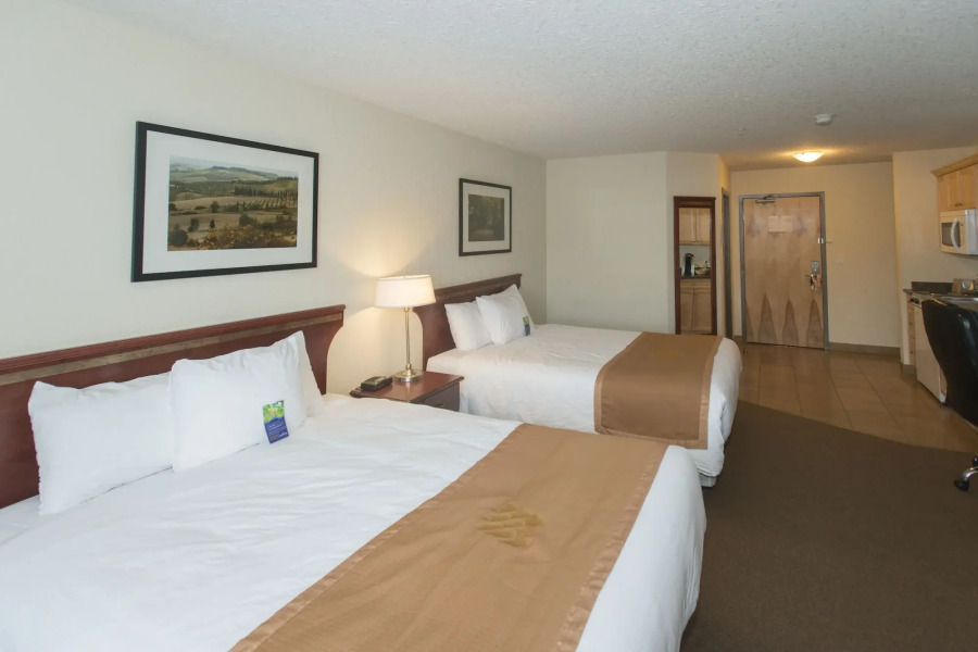 Lakeview Inns & Suites - Fort Nelson