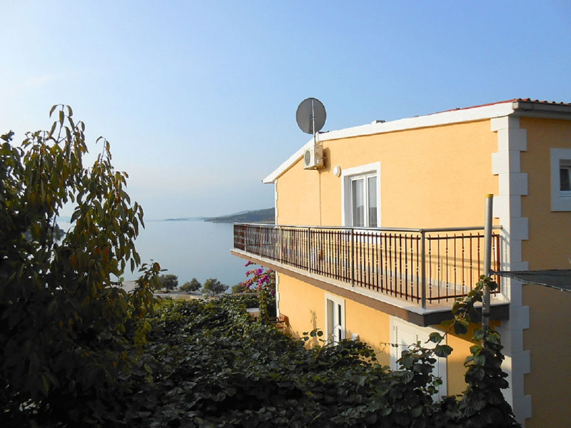 Apartment Rose - 30 m from the beach: A3 Seget Vranjica, Riviera Trogir