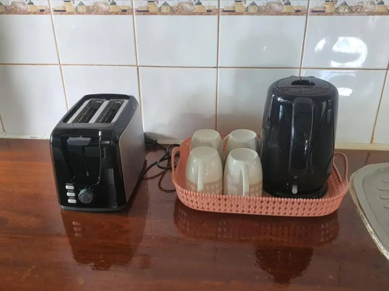 Spacious 4-bdrm fully self-contained WIFI, Parking