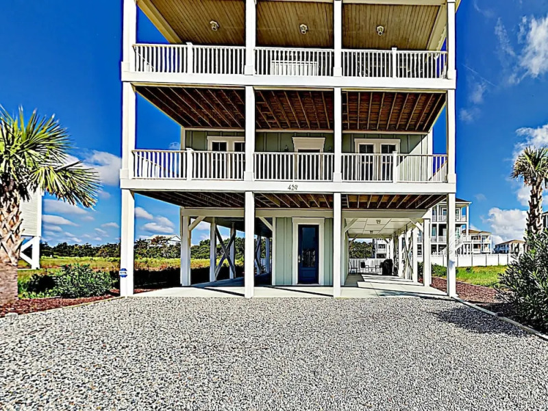 Chic Coastal W/ Pool, Ocean Views, Near Beach 4 Bedroom Home