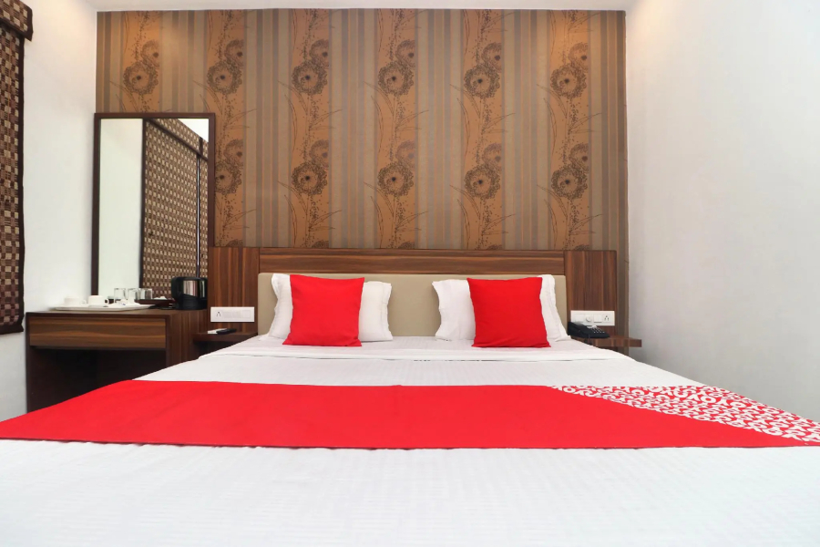 OYO 19817 Hotel Star 79